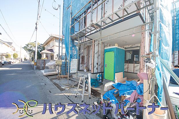 前面道路でお車を駐車するのも楽々。