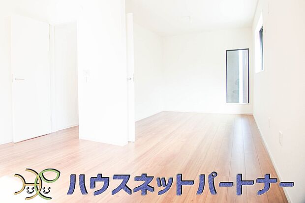 各部屋を最大限に広く使って頂ける様、全居住スペースに収納付。プライベートルームはゆったりと快適に。