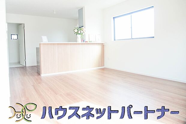 明るく開放的なダイニング。家族とのコミュニケーションが取りやすく、みんなの笑顔が溢れます