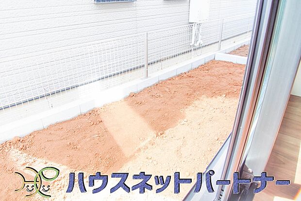 一戸建ての醍醐味は、何といっても庭があること。花や野菜を育てたり、子供と遊んだり、お客様を迎えたり…。大切なペットと過ごす心地良いスペースにもなりますね。