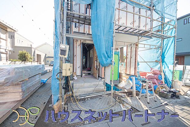 都会的な、ハイセンスな時間とともに、対照的な成熟した街並みを併せ持つことも、この邸宅の大きな特徴です。完成した現地をご体感下さい。