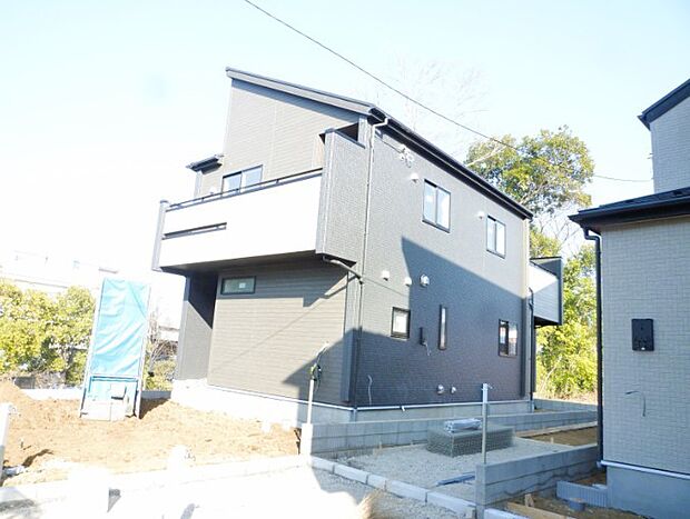 家づくりへの想いが設計に表れています。住み心地のために工夫された造り辺環境には便利な設備が点在し、毎日の暮らしを快適にしてくれる邸宅です。