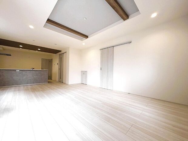 うららかな陽射しがどのお部屋にも降り注ぎますように、快適さを追求した間取設計。得難い立地環境での生活を恵みの豊かな永住の地へと変えてくれます。