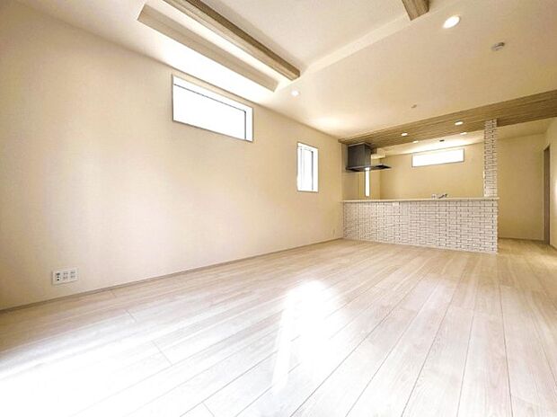 明るく開放的なダイニング。家族とのコミュニケーションが取りやすく、みんなの笑顔が溢れます。