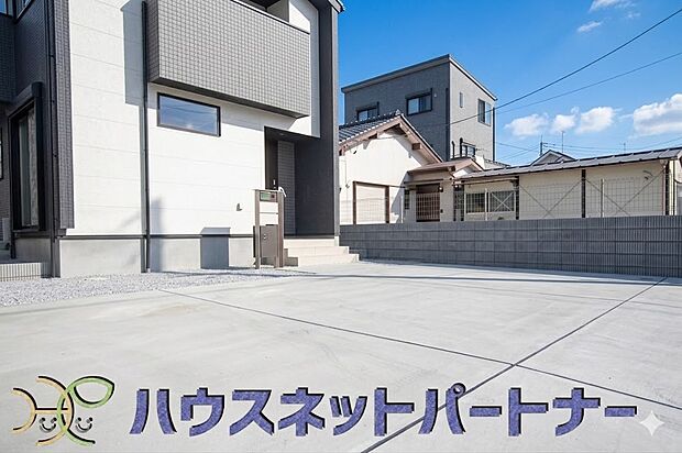 カースペースは並列で2台分がOK。お友達が遊びに来ても、安心ですね。