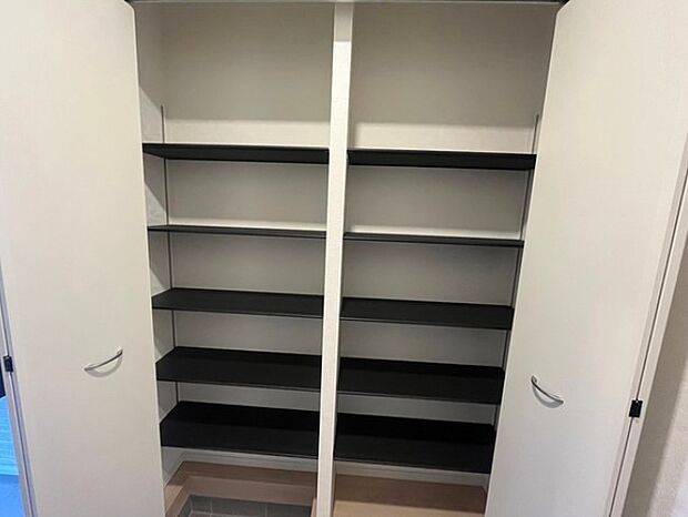 収納の多さにはびっくり。収納ってあればあるほど嬉しいですよね。