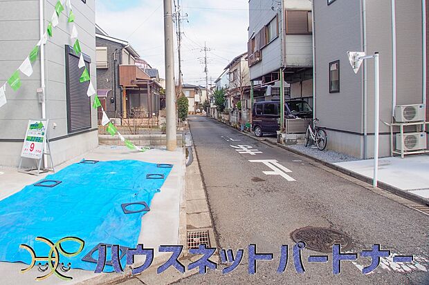 前面道路でお車を駐車するのも楽々。