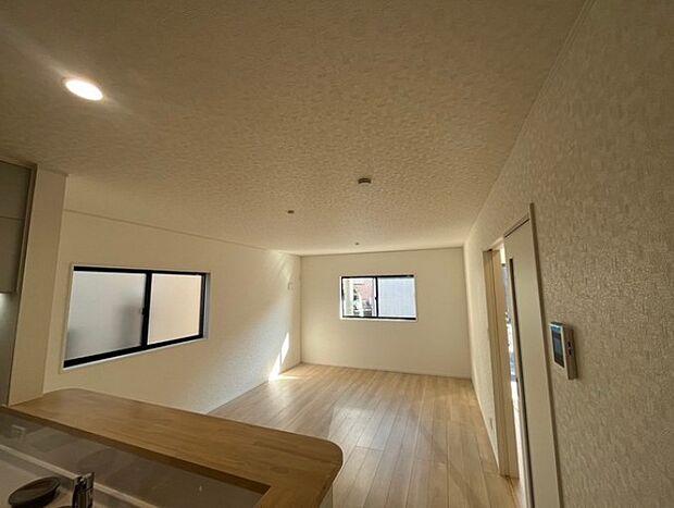 うららかな陽射しがどのお部屋にも降り注ぎますように、快適さを追求した間取設計。得難い立地環境での生活を恵みの豊かな永住の地へと変えてくれます。