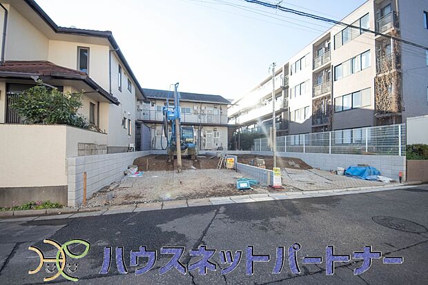 前面道路でお車を駐車するのも楽々。