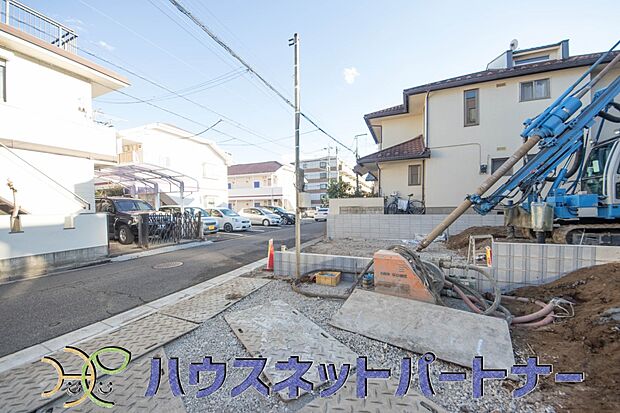 便利な施設が徒歩圏内の魅力的な街に、オーナー様の暮らしを思う心遣いが細部までに感じ取れる邸宅が誕生。