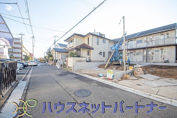 前面道路の日当たりの良い明るいお家。2路線利用可能で通勤・通学に便利な立地。