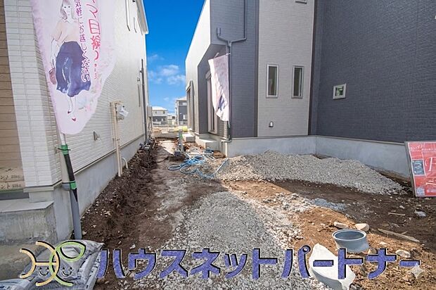 通勤や家族の送迎など、毎日の生活にマイカーが欠かせない方にとって駐車場は大事な条件。敷地内にカースペースがあれば、お出かけやお買い物の際の搬入出もらくらくです。
