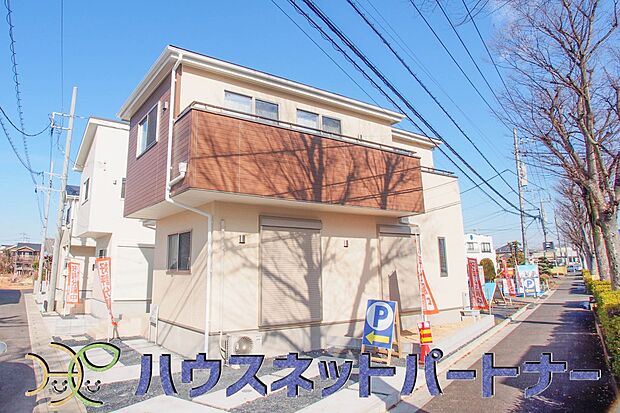 前面道路でお車を駐車するのも楽々。