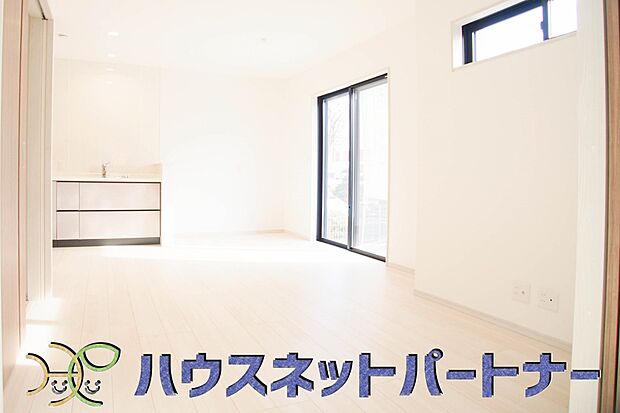 うららかな陽射しがどのお部屋にも降り注ぎますように、快適さを追求した間取設計。得難い立地環境での生活を恵みの豊かな永住の地へと変えてくれます。