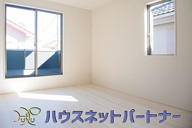 各部屋を最大限に広く使って頂ける様、全居住スペースに収納付。プライベートルームはゆったりと快適に。