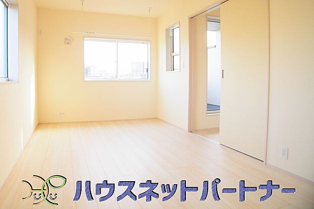 どのお部屋も明るい光が差し込みます。自分だけのお部屋作りを考えただけでワクワク。