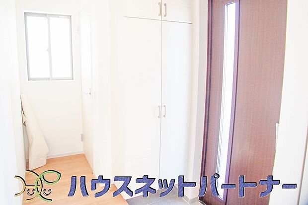 玄関扉を開くとゆったりとした空間。この感動を現地で是非体感してみて下さい。