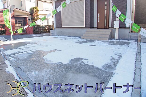 通勤や家族の送迎など、毎日の生活にマイカーが欠かせない方にとって駐車場は大事な条件。敷地内にカースペースがあれば、お出かけやお買い物の際の搬入出もらくらくです。