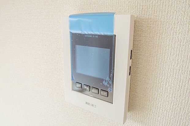 TVモニター付きインターフォンは大画面でお子様のお留守番も安心です。