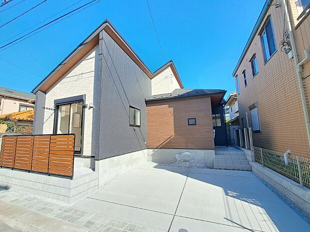 ここから始まる「日常」はご家族にとってかけがえのない時間となります。少しでも豊かに、快適に。そんな想いから本邸宅は生まれました。