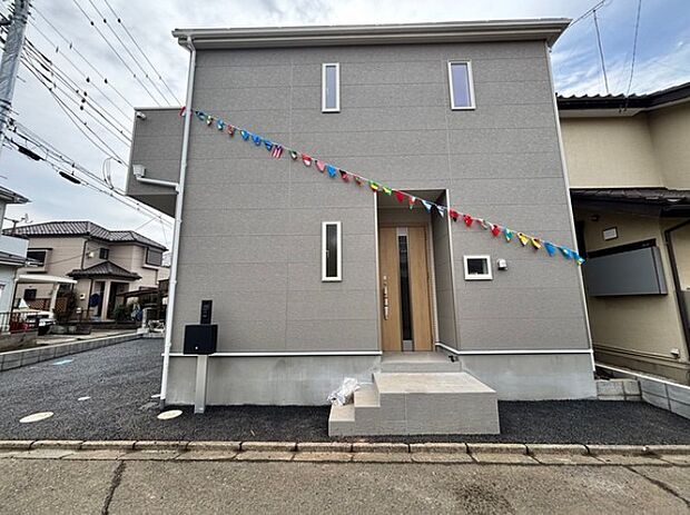 豊かで快適な暮らしを。ここから始まる「日常」はご家族にとってかけがえのない時間となります。少しでも豊かに、快適に。そんな想いから本邸宅は生まれました。