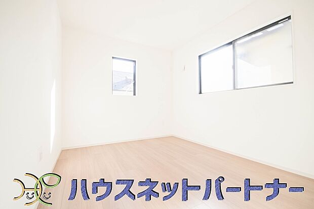 陽光が降り注ぐ明るく開放的な空間が魅力的。