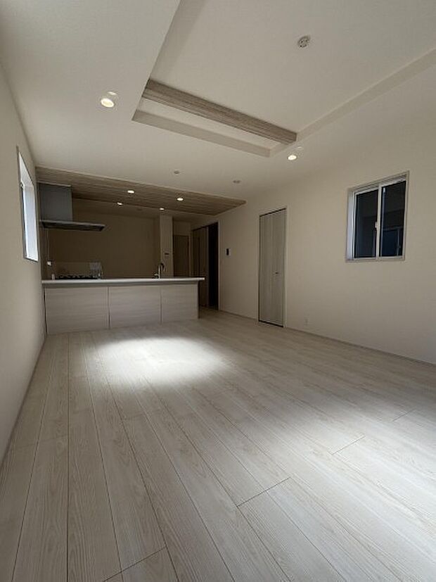 うららかな陽射しがどのお部屋にも降り注ぎますように、快適さを追求した間取設計。得難い立地環境での生活を恵みの豊かな永住の地へと変えてくれます。