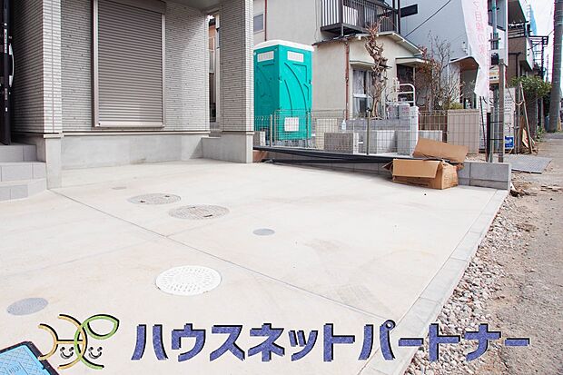 駐車場がある戸建を持つ最大のメリットは、駐車場代金を支払い続ける必要がないことです。賃貸住宅に住んでいる方が、戸建の購入を考えるきっかけに挙げることが多いようです。