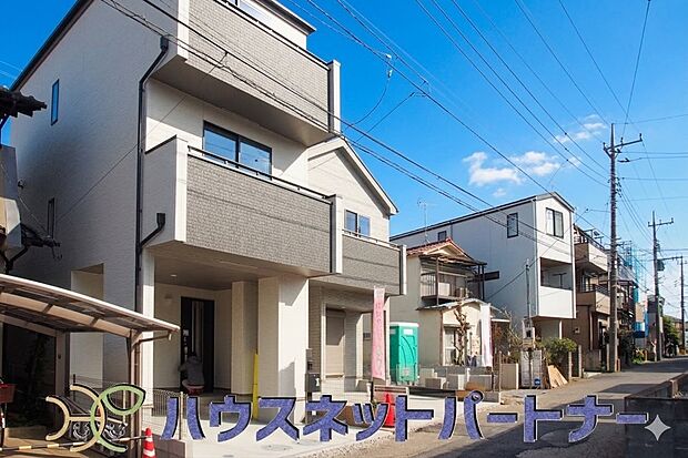 便利な施設が徒歩圏内の魅力的な街に、オーナー様の暮らしを思う心遣いが細部までに感じ取れる邸宅が誕生。