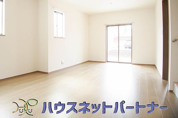 明るく開放的なオープンキッチン。家族とのコミュニケーションが取りやすく、みんなの笑顔が溢れます。