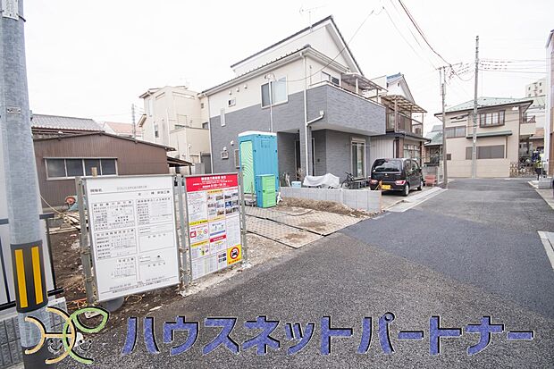 前面道路でお車を駐車するのも楽々。