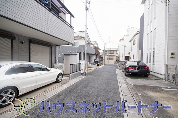 前面道路の日当たりの良い明るいお家。
