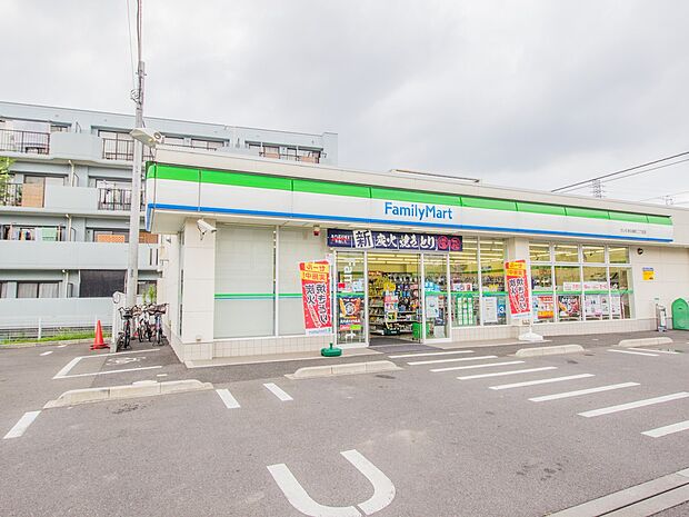周辺環境-コンビニ(370m)ファミリーマートさいたま日進町2丁目店