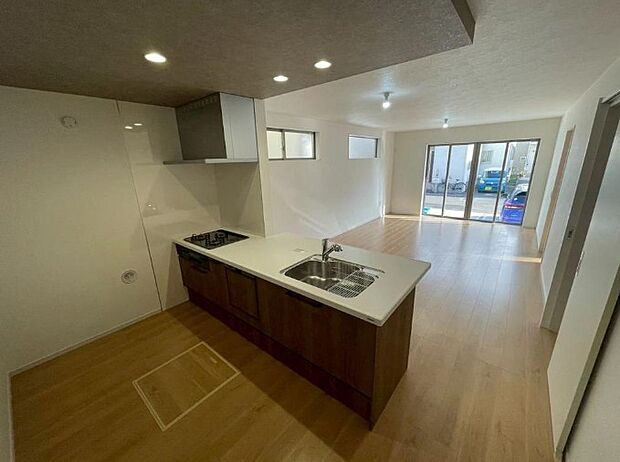 うららかな陽射しがどのお部屋にも降り注ぎますように、快適さを追求した間取設計。得難い立地環境での生活を恵みの豊かな永住の地へと変えてくれます。