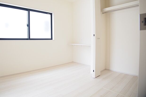 各部屋を最大限に広く使って頂ける様、全居住スペースに収納付。プライベートルームはゆったりと快適に。
