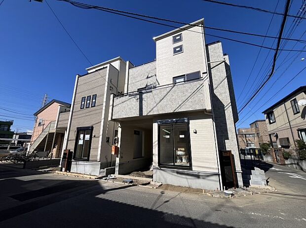 前面道路の日当たりの良い明るいお家。