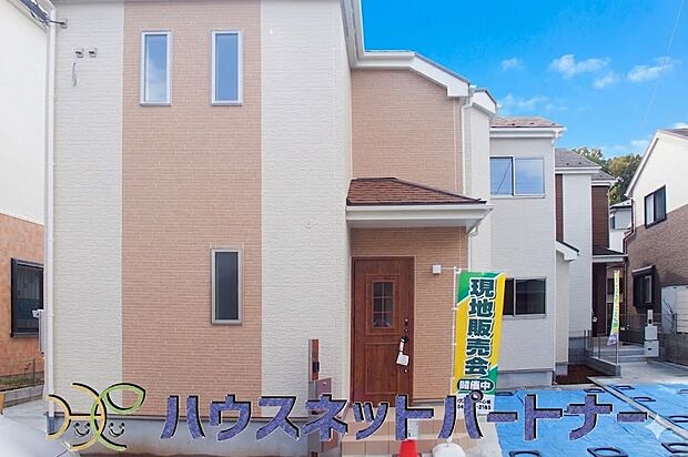 駐車場がある戸建を持つ最大のメリットは、駐車場代金を支払い続ける必要がないことです。賃貸住宅に住んでいる方が、戸建の購入を考えるきっかけに挙げることが多いようです。