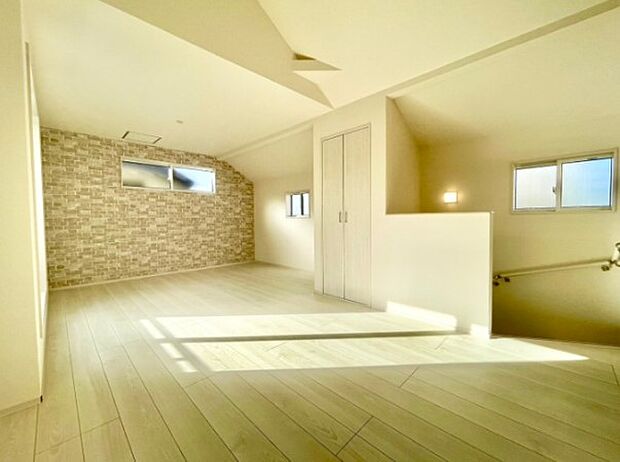 インテリアショップで見掛けた「あの家具」も置ける、ゆったりとした空間。時に広さが上質な寛ぎの時間になる事も。