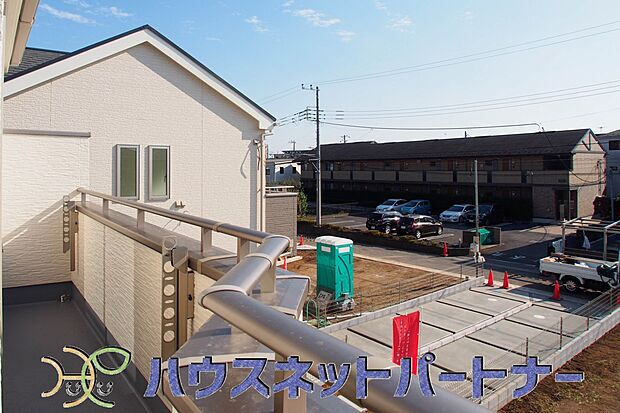 南バルコニーから差し込む陽光・通風は、住環境・快適性と共に有り続ける貴重な「財産」です。この新築戸建に住まう事で手に入れるものは、きっと日常にとっても貴重な存在となるはずです。