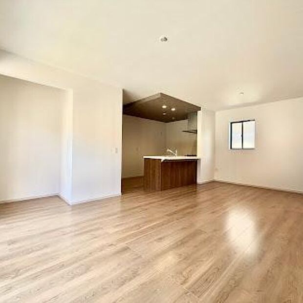 うららかな陽射しがどのお部屋にも降り注ぎますように、快適さを追求した間取設計。得難い立地環境での生活を恵みの豊かな永住の地へと変えてくれます。