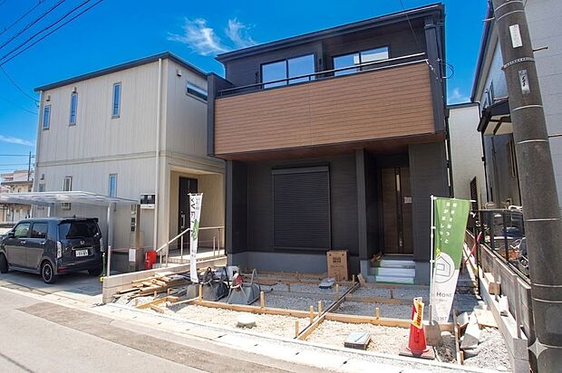 豊かで快適な暮らしを。ここから始まる「日常」はご家族にとってかけがえのない時間となります。少しでも豊かに、快適に。そんな想いから本邸宅は生まれました。