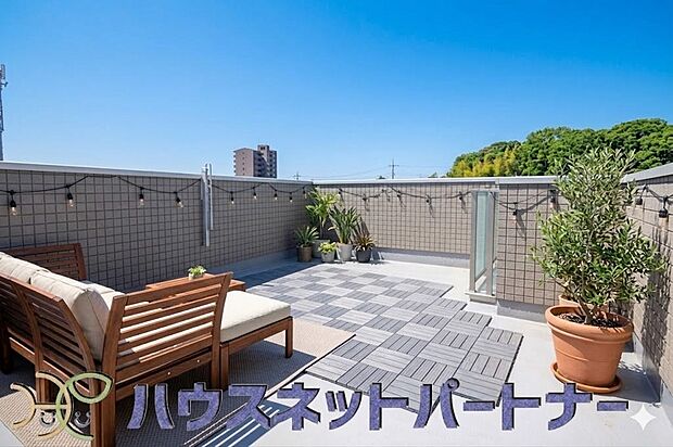 （家具植栽等はイメージ画像）ルーフバルコニーで昼は日向ぼっこ、夜は家族皆で星を眺められる贅沢な家 
