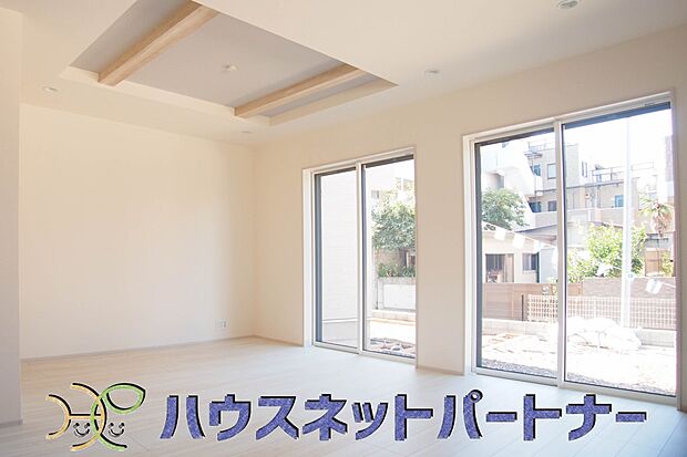 陽だまりのある光彩豊かなリビングは、何よりも快適で心休まる時間を過ごせます。