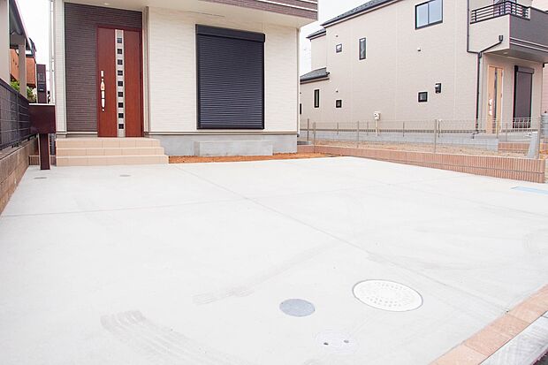 駐車場がある戸建を持つ最大のメリットは、駐車場代金を支払い続ける必要がないことです。賃貸住宅に住んでいる方が、戸建の購入を考えるきっかけに挙げることが多いようです。