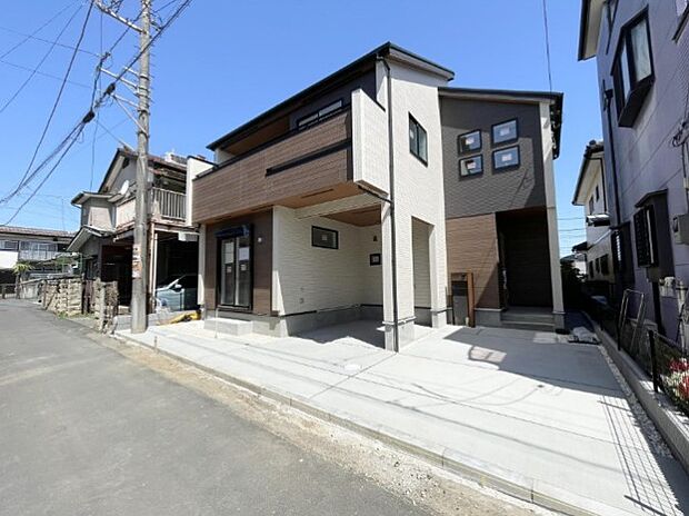前面道路の日当たりの良い明るいお家。
