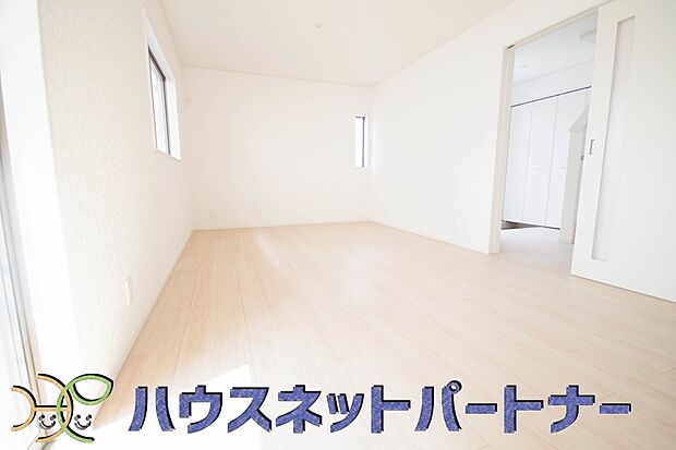 明るく開放的なダイニング。家族とのコミュニケーションが取りやすく、みんなの笑顔が溢れます