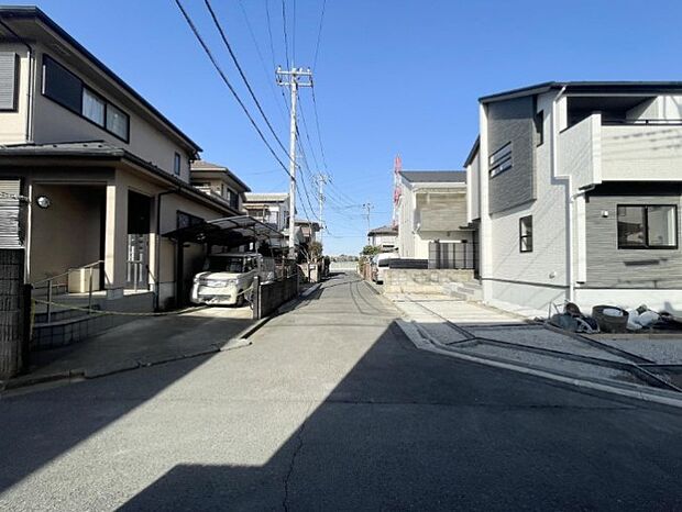 前面道路でお車を駐車するのも楽々。