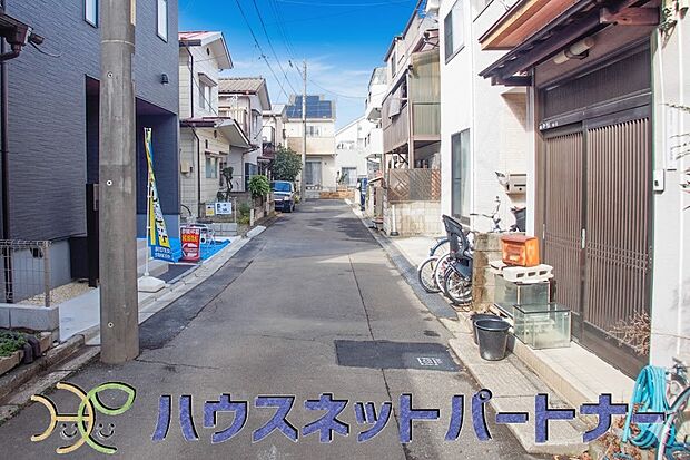 前面道路の日当たりの良い明るいお家。