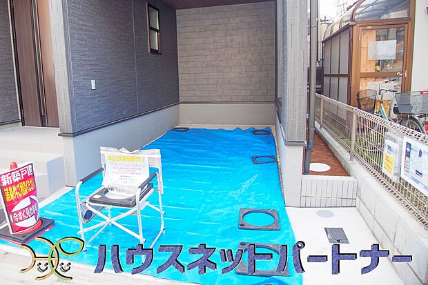 通勤や家族の送迎など、毎日の生活にマイカーが欠かせない方にとって駐車場は大事な条件。敷地内にカースペースがあれば、お出かけやお買い物の際の搬入出もらくらくです。