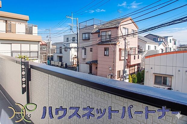 朝の澄んだ空気や、夕方に吹く清々しい風を五感で感じられるバルコニー。住まいの中で唯一屋外にあって、本当の自然を感じられるスペースです。